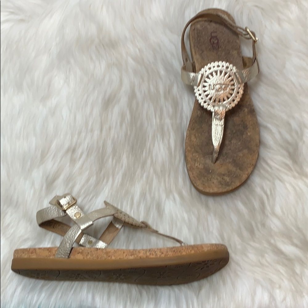 UGG Gold Leather Thong Sandals‎ Sz 8.5